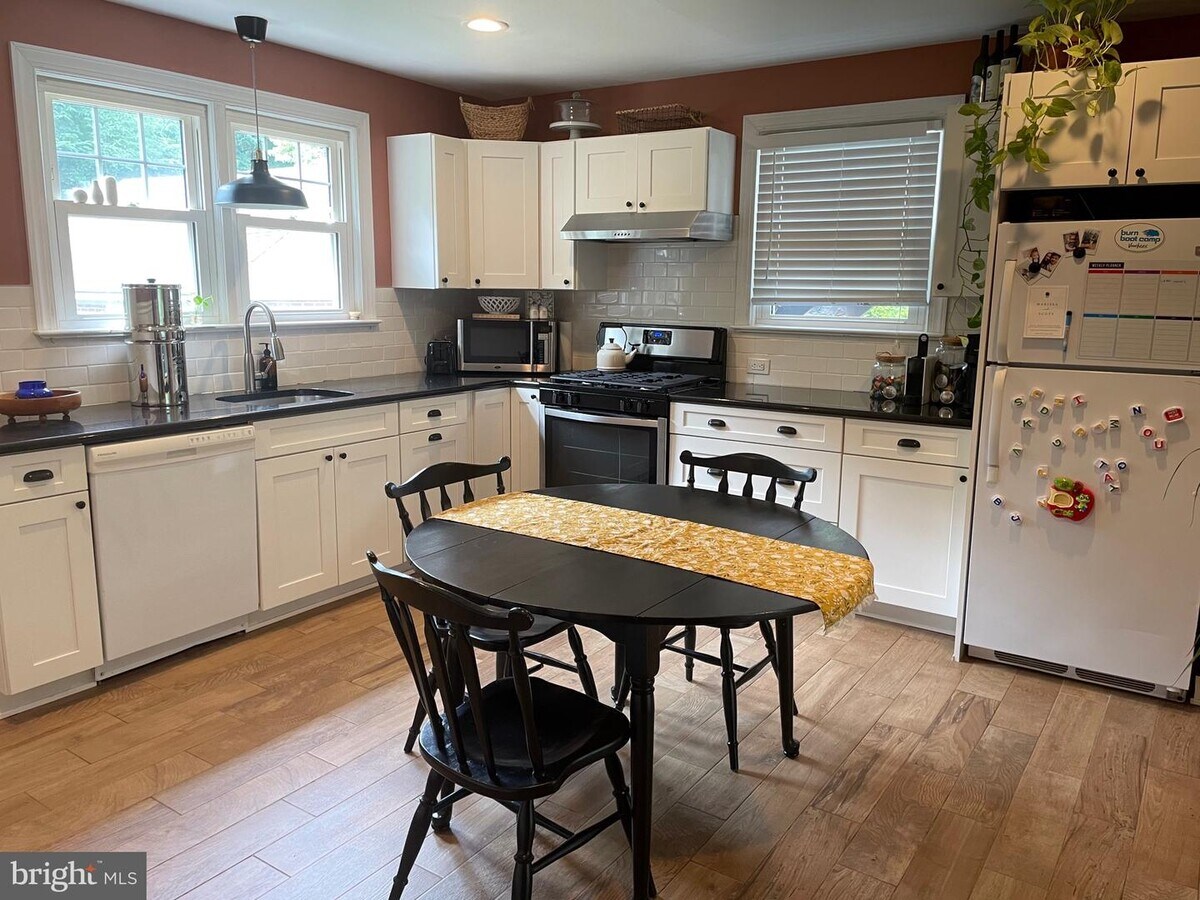 Traditional Kitchen Remodel by Salerno Remodeling — Project 1 project photo 2